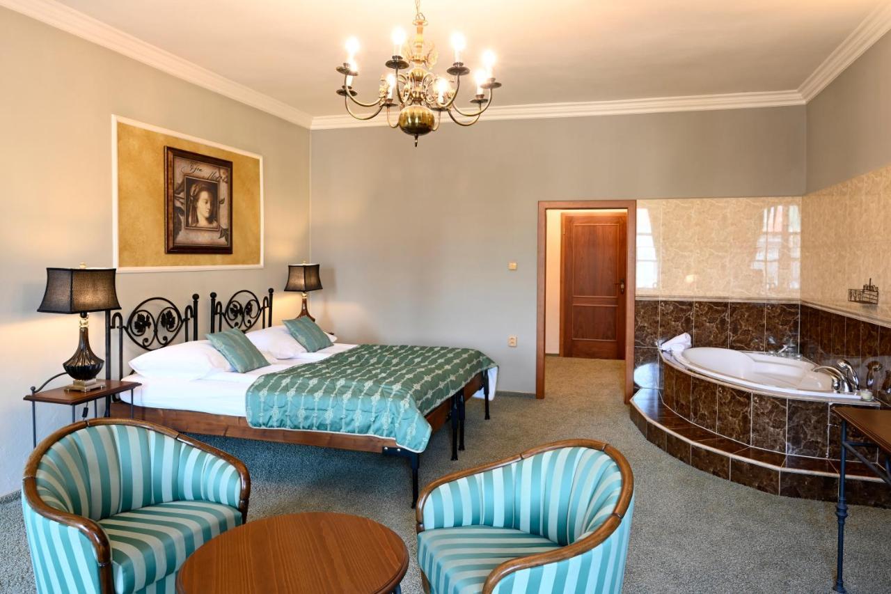 Hotel Boucek Kroměříž Dış mekan fotoğraf
